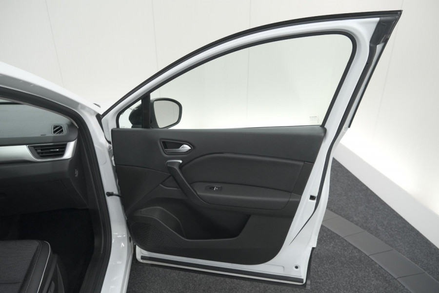 Renault Captur 1.6 E-Tech Plug-in Hybrid 160 Intens | Trekhaak | Camera | Navigatie | Parkeersensoren | Pack Winter