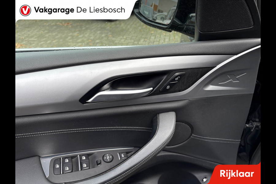 BMW X3 XDrive30e eDrive Edition / Panorama-dak / trekhaak / leder / head-up