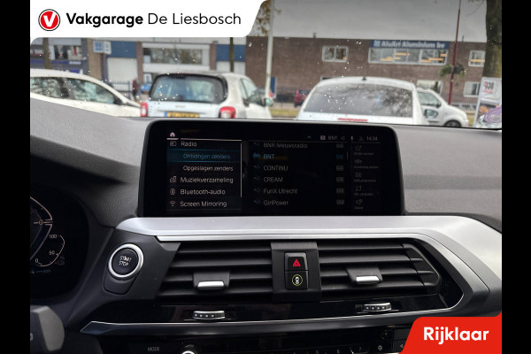 BMW X3 XDrive30e eDrive Edition / Panorama-dak / trekhaak / leder / head-up