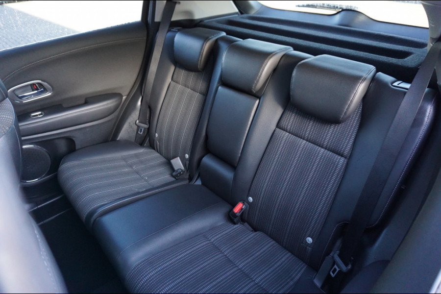 Honda HR-V 1.5 i-VTEC Executive TREKHAAK | PANO | NAVI