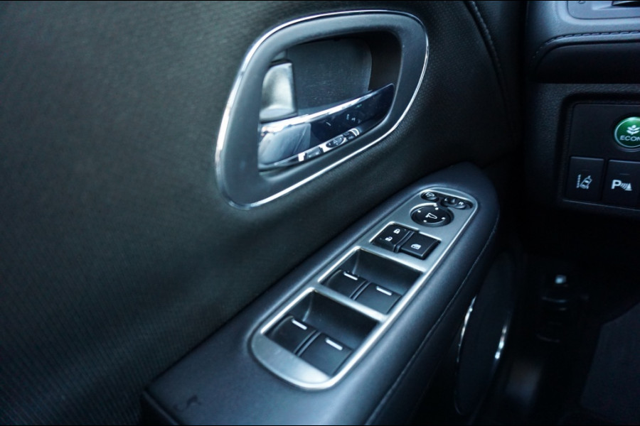 Honda HR-V 1.5 i-VTEC Executive TREKHAAK | PANO | NAVI