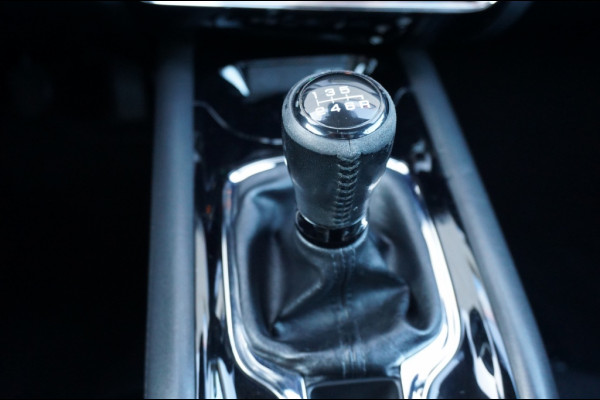 Honda HR-V 1.5 i-VTEC Executive TREKHAAK | PANO | NAVI