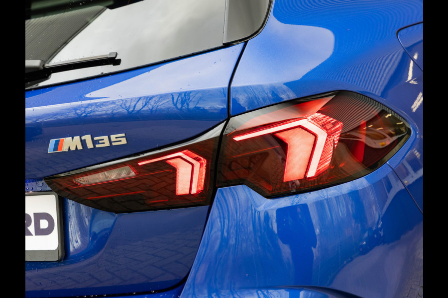 BMW 1-serie M135 xDrive - Pano - Memoryzetels - ACC - Stuurwiel Verwarmd - Head-up