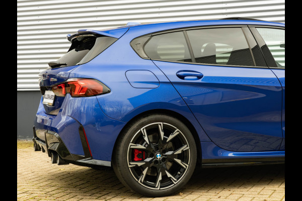 BMW 1-serie M135 xDrive - Pano - Memoryzetels - ACC - Stuurwiel Verwarmd - Head-up