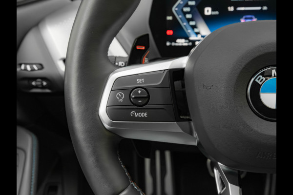 BMW 1-serie M135 xDrive - Pano - Memoryzetels - ACC - Stuurwiel Verwarmd - Head-up