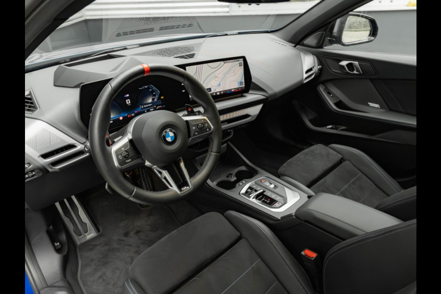 BMW 1-serie M135 xDrive - Pano - Memoryzetels - ACC - Stuurwiel Verwarmd - Head-up
