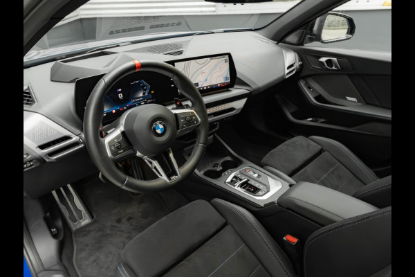 BMW 1-serie M135 xDrive - Pano - Memoryzetels - ACC - Stuurwiel Verwarmd - Head-up