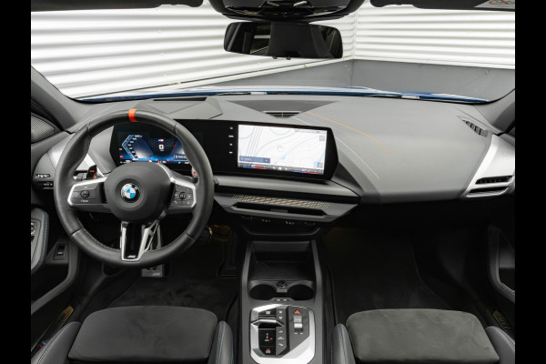 BMW 1-serie M135 xDrive - Pano - Memoryzetels - ACC - Stuurwiel Verwarmd - Head-up