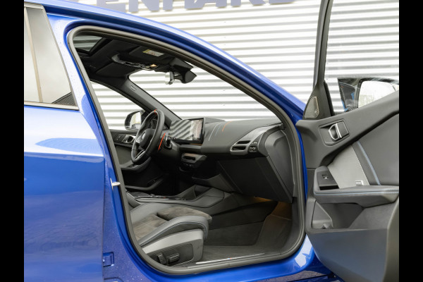 BMW 1-serie M135 xDrive - Pano - Memoryzetels - ACC - Stuurwiel Verwarmd - Head-up