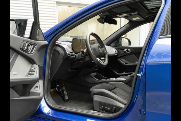 BMW 1-serie M135 xDrive - Pano - Memoryzetels - ACC - Stuurwiel Verwarmd - Head-up