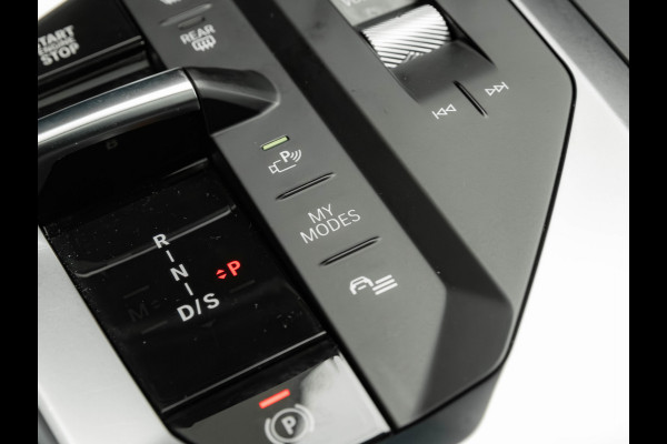 BMW 1-serie M135 xDrive - Pano - Memoryzetels - ACC - Stuurwiel Verwarmd - Head-up