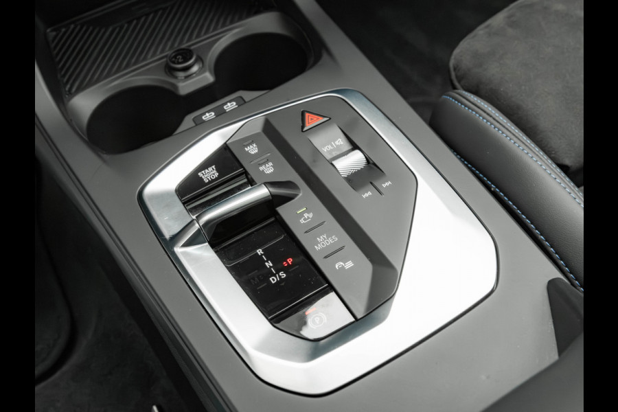 BMW 1-serie M135 xDrive - Pano - Memoryzetels - ACC - Stuurwiel Verwarmd - Head-up