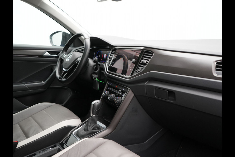 Volkswagen T-Roc 1.5 TSI DSG R-Line 150pk Dealer O.H. | Panodak | Trekhaak Afn. | Camera | Lederen Sportstoelen Verwarmd | Beats Audio | 19"L.M | Virtual | Navigatie | Blis |