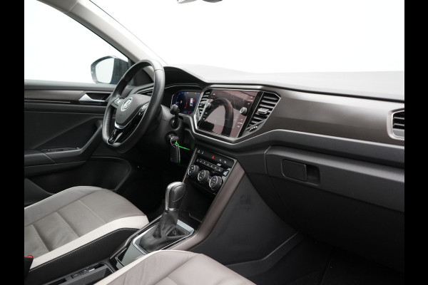 Volkswagen T-Roc 1.5 TSI DSG R-Line 150pk Dealer O.H. | Panodak | Trekhaak Afn. | Camera | Lederen Sportstoelen Verwarmd | Beats Audio | 19"L.M | Virtual | Navigatie | Blis |