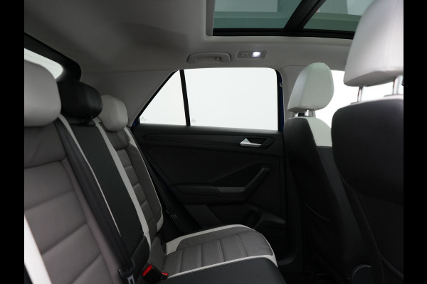 Volkswagen T-Roc 1.5 TSI DSG R-Line 150pk Dealer O.H. | Panodak | Trekhaak Afn. | Camera | Lederen Sportstoelen Verwarmd | Beats Audio | 19"L.M | Virtual | Navigatie | Blis |