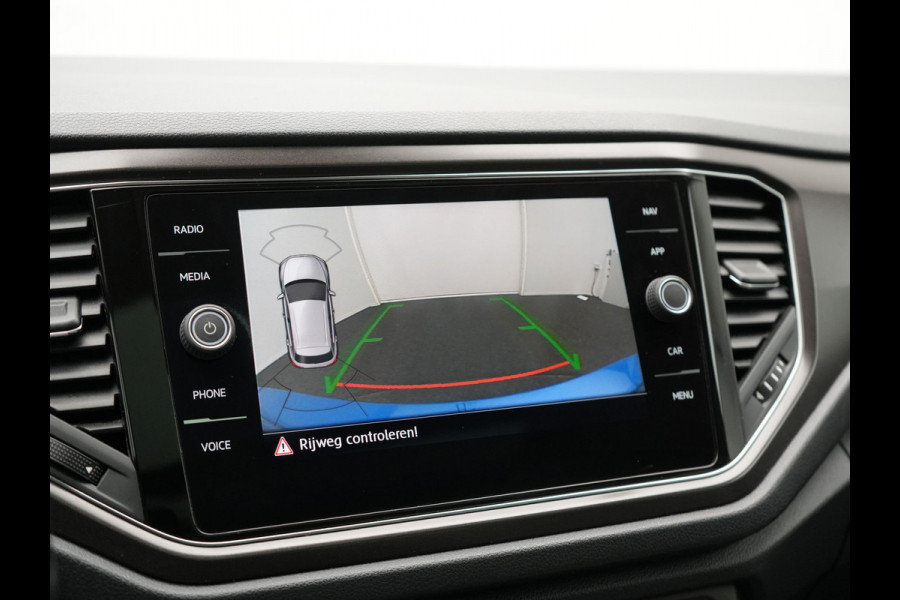 Volkswagen T-Roc 1.5 TSI DSG R-Line 150pk Dealer O.H. | Panodak | Trekhaak Afn. | Camera | Lederen Sportstoelen Verwarmd | Beats Audio | 19"L.M | Virtual | Navigatie | Blis |