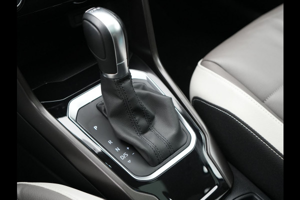 Volkswagen T-Roc 1.5 TSI DSG R-Line 150pk Dealer O.H. | Panodak | Trekhaak Afn. | Camera | Lederen Sportstoelen Verwarmd | Beats Audio | 19"L.M | Virtual | Navigatie | Blis |