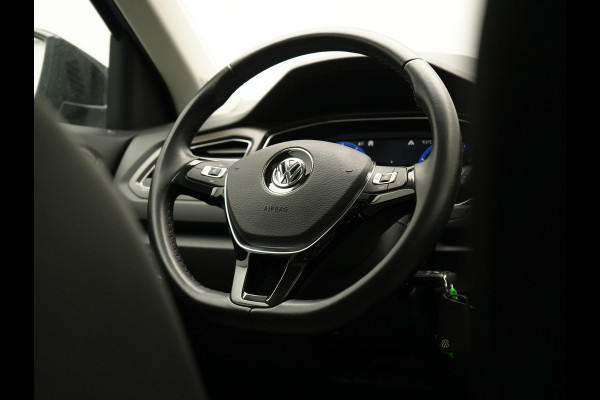 Volkswagen T-Roc 1.5 TSI DSG R-Line 150pk Dealer O.H. | Panodak | Trekhaak Afn. | Camera | Lederen Sportstoelen Verwarmd | Beats Audio | 19"L.M | Virtual | Navigatie | Blis |