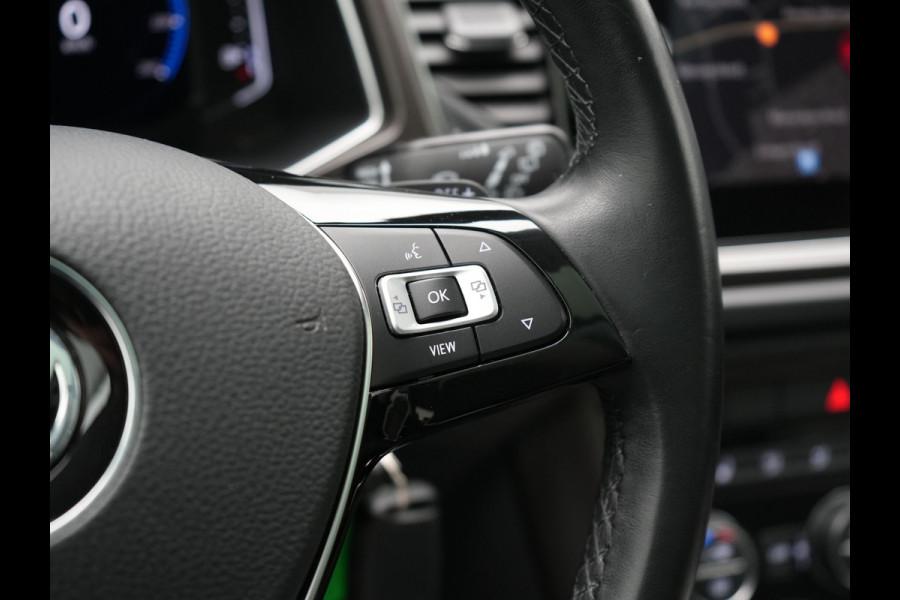 Volkswagen T-Roc 1.5 TSI DSG R-Line 150pk Dealer O.H. | Panodak | Trekhaak Afn. | Camera | Lederen Sportstoelen Verwarmd | Beats Audio | 19"L.M | Virtual | Navigatie | Blis |