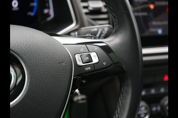 Volkswagen T-Roc 1.5 TSI DSG R-Line 150pk Dealer O.H. | Panodak | Trekhaak Afn. | Camera | Lederen Sportstoelen Verwarmd | Beats Audio | 19"L.M | Virtual | Navigatie | Blis |