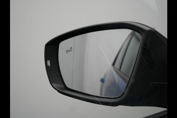 Volkswagen T-Roc 1.5 TSI DSG R-Line 150pk Dealer O.H. | Panodak | Trekhaak Afn. | Camera | Lederen Sportstoelen Verwarmd | Beats Audio | 19"L.M | Virtual | Navigatie | Blis |