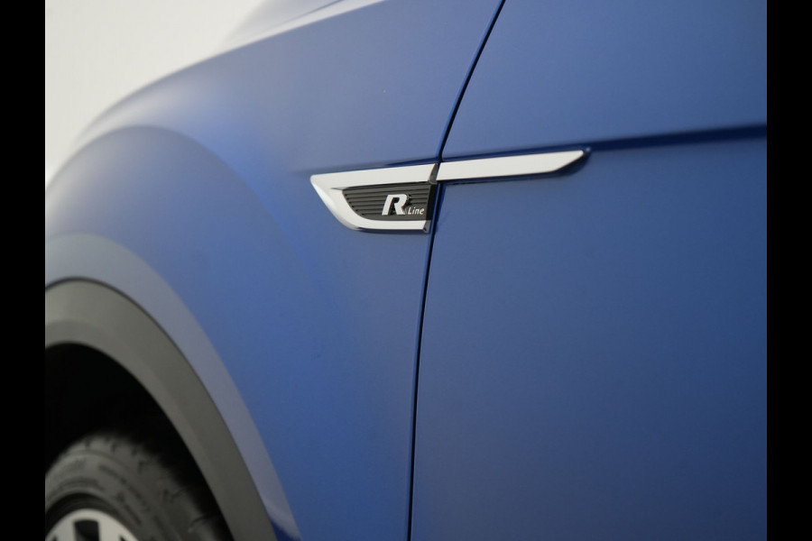 Volkswagen T-Roc 1.5 TSI DSG R-Line 150pk Dealer O.H. | Panodak | Trekhaak Afn. | Camera | Lederen Sportstoelen Verwarmd | Beats Audio | 19"L.M | Virtual | Navigatie | Blis |