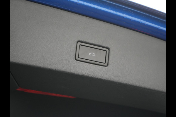 Volkswagen T-Roc 1.5 TSI DSG R-Line 150pk Dealer O.H. | Panodak | Trekhaak Afn. | Camera | Lederen Sportstoelen Verwarmd | Beats Audio | 19"L.M | Virtual | Navigatie | Blis |