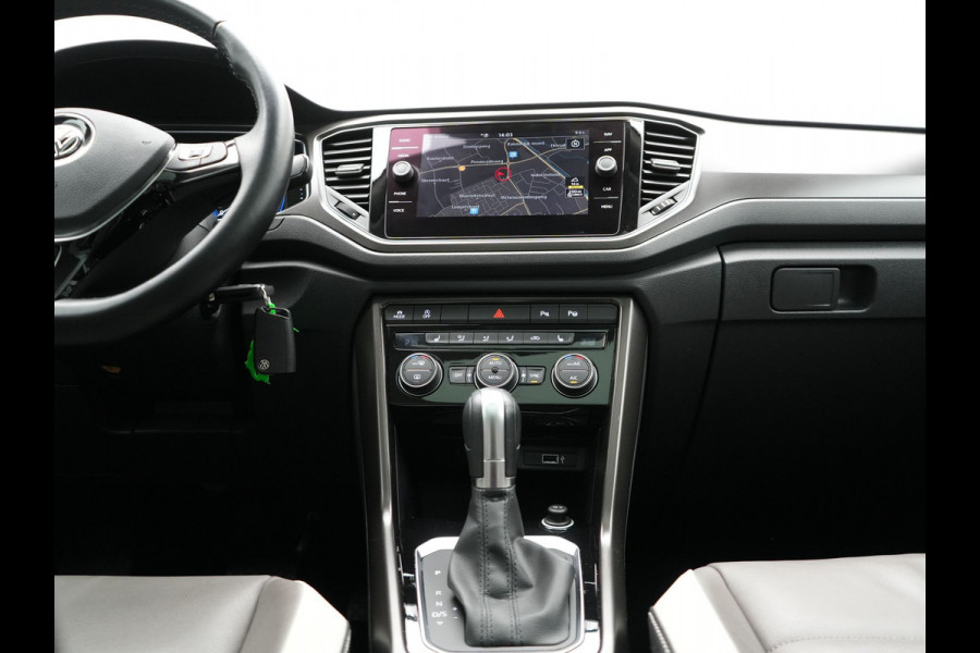 Volkswagen T-Roc 1.5 TSI DSG R-Line 150pk Dealer O.H. | Panodak | Trekhaak Afn. | Camera | Lederen Sportstoelen Verwarmd | Beats Audio | 19"L.M | Virtual | Navigatie | Blis |