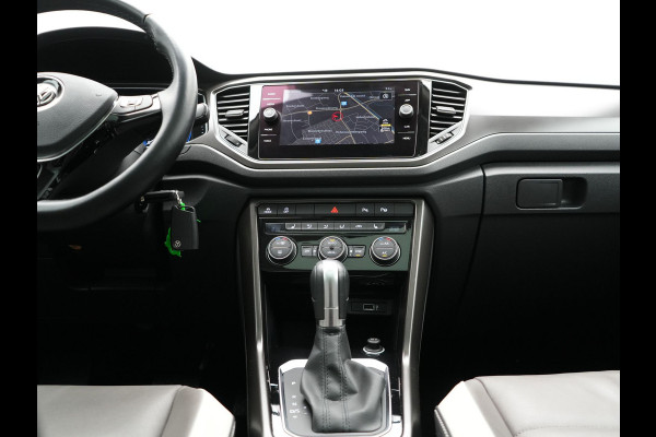 Volkswagen T-Roc 1.5 TSI DSG R-Line 150pk Dealer O.H. | Panodak | Trekhaak Afn. | Camera | Lederen Sportstoelen Verwarmd | Beats Audio | 19"L.M | Virtual | Navigatie | Blis |