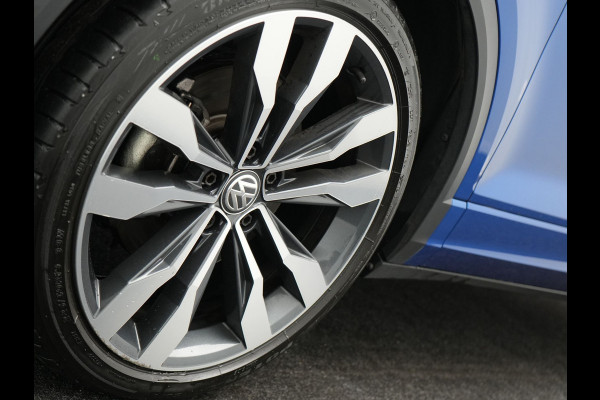 Volkswagen T-Roc 1.5 TSI DSG R-Line 150pk Dealer O.H. | Panodak | Trekhaak Afn. | Camera | Lederen Sportstoelen Verwarmd | Beats Audio | 19"L.M | Virtual | Navigatie | Blis |