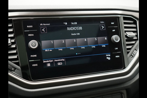 Volkswagen T-Roc 1.5 TSI DSG R-Line 150pk Dealer O.H. | Panodak | Trekhaak Afn. | Camera | Lederen Sportstoelen Verwarmd | Beats Audio | 19"L.M | Virtual | Navigatie | Blis |