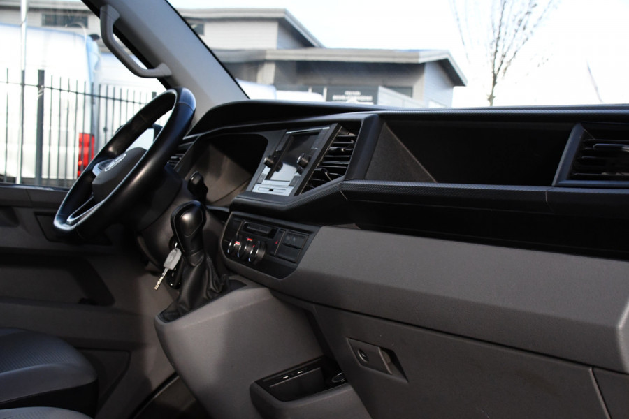 Volkswagen Transporter 2.0 TDI L2H1 ABT Edition Camera, Carplay, Stoelverwarming, Cruise, LED, 150pk, Automaat, Multimedia, Standkachel, Trekhaak, Uniek!