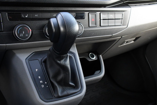 Volkswagen Transporter 2.0 TDI L2H1 ABT Edition Camera, Carplay, Stoelverwarming, Cruise, LED, 150pk, Automaat, Multimedia, Standkachel, Trekhaak, Uniek!