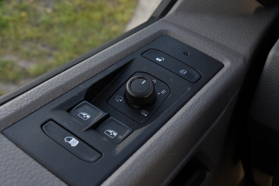 Volkswagen Transporter 2.0 TDI L2H1 ABT Edition Camera, Carplay, Stoelverwarming, Cruise, LED, 150pk, Automaat, Multimedia, Standkachel, Trekhaak, Uniek!