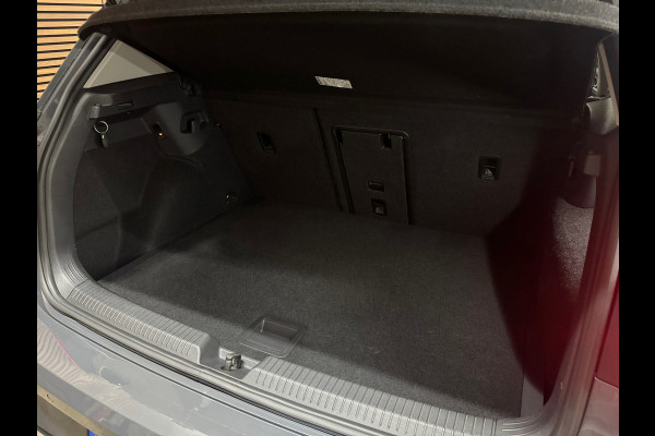 Volkswagen Golf 1.5 eTSI 150pk Style Black Edition | PANO | Camera | Matrix LED | Velours | Ambient | ACC | Carplay | Trekhaak