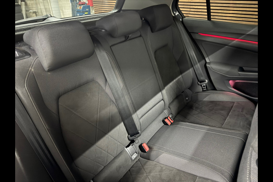Volkswagen Golf 1.5 eTSI 150pk Style Black Edition | PANO | Camera | Matrix LED | Velours | Ambient | ACC | Carplay | Trekhaak