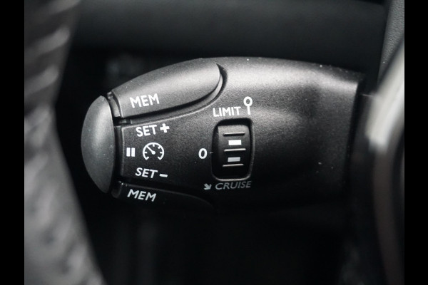 Peugeot 2008 1.2 PureTech 100 Allure Keyless entry Camera voor / achter