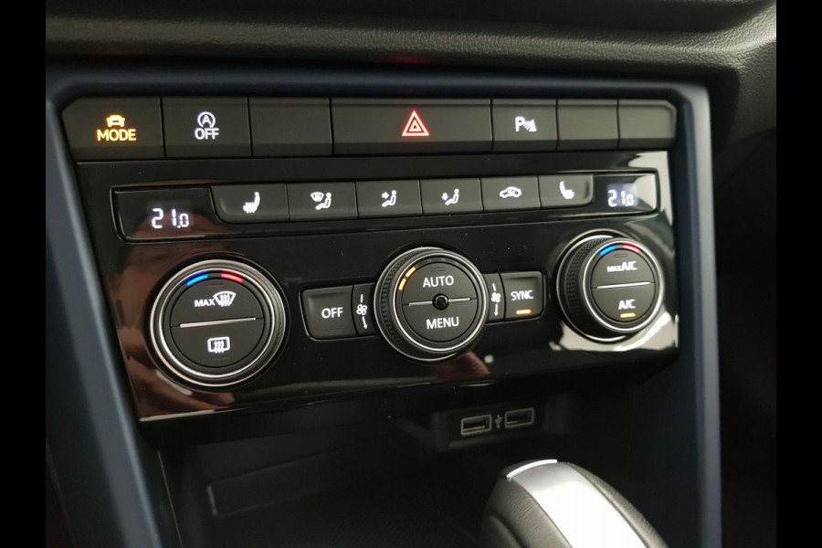 Volkswagen T-Roc 1.5 TSI 150pk DSG United R-Line | Navigatie | 19"Lichtmetalen velgen | Digitale Cockpit | Adaptive Cruise cruise control | Led