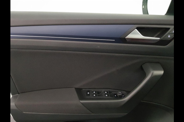 Volkswagen T-Roc 1.5 TSI 150pk DSG United R-Line | Navigatie | 19"Lichtmetalen velgen | Digitale Cockpit | Adaptive Cruise cruise control | Led