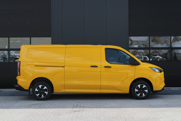 Ford E-Transit Custom 340 L2H1 Trend 65 kWh 136pk - Trekhaak - Camera - LED - Carplay - Grootlicht Assist - Rijklaar
