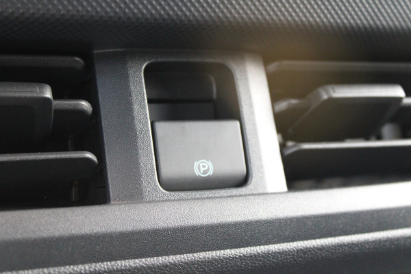 Ford E-Transit Custom 340 L2H1 Trend 65 kWh 136pk - Trekhaak - Camera - LED - Carplay - Grootlicht Assist - Rijklaar