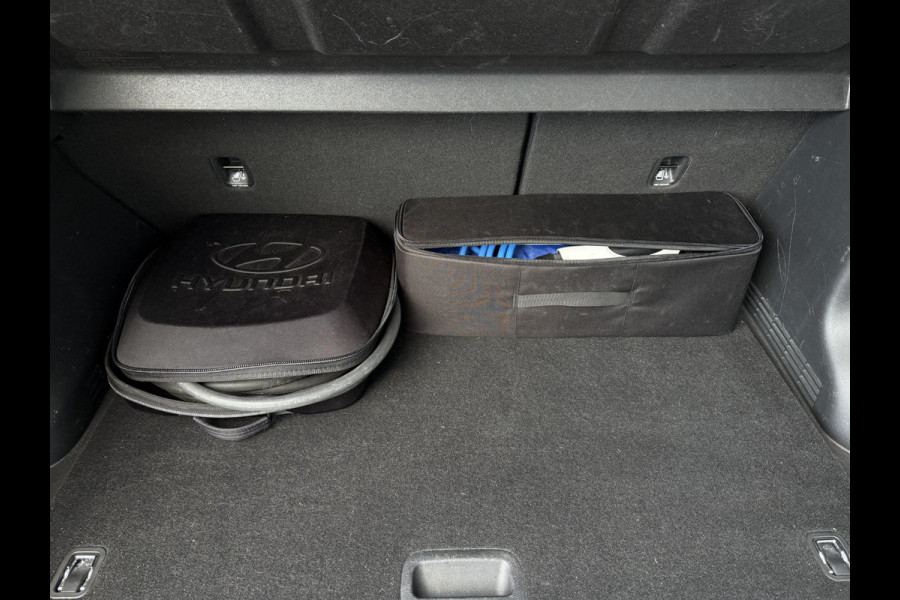 Hyundai Kona Aut. EV Fashion 64 kWh | Trekhaak | Navi | Carplay |