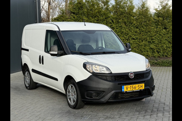 Fiat Dobló Cargo 1.6 MJ 105 PK / L1H1 / 1e EIG. / AIRCO / CRUISE / TREKHAAK / NAVI / 3-ZITS