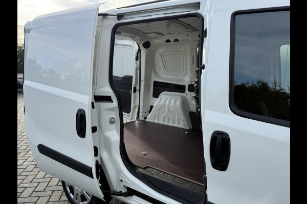Fiat Dobló Cargo 1.6 MJ 105 PK / L1H1 / 1e EIG. / AIRCO / CRUISE / TREKHAAK / NAVI / 3-ZITS