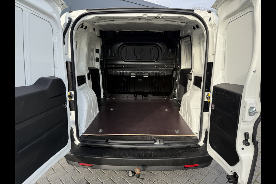Fiat Dobló Cargo 1.6 MJ 105 PK / L1H1 / 1e EIG. / AIRCO / CRUISE / TREKHAAK / NAVI / 3-ZITS