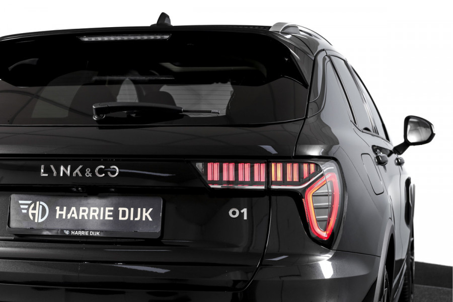 Lynk & Co 01 1.5 PHEV 261PK MY23 | Black Pakket | Donkere hemel | 360 Camera | 7.4 kWh Boordlader | S/K-panodak | Adapt. Cruise | Memory | Elek. klep | LM 20" | 7620