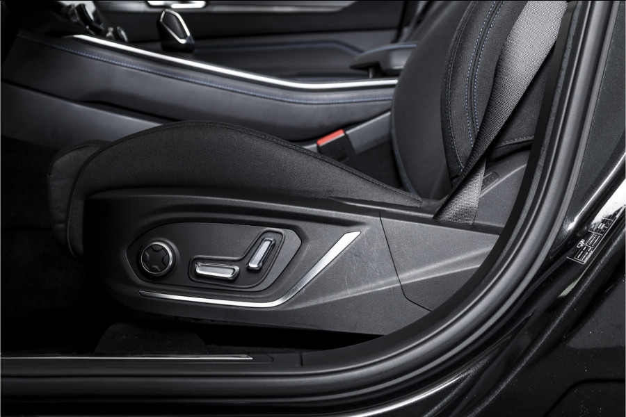 Lynk & Co 01 1.5 PHEV 261PK MY23 | Black Pakket | Donkere hemel | 360 Camera | 7.4 kWh Boordlader | S/K-panodak | Adapt. Cruise | Memory | Elek. klep | LM 20" | 7620