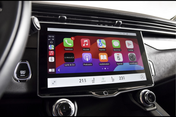 Lynk & Co 01 1.5 PHEV 261PK MY23 | Black Pakket | Donkere hemel | 360 Camera | 7.4 kWh Boordlader | S/K-panodak | Adapt. Cruise | Memory | Elek. klep | LM 20" | 7620