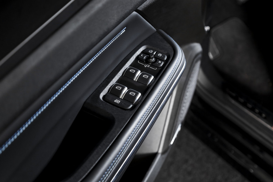 Lynk & Co 01 1.5 PHEV 261PK MY23 | Black Pakket | Donkere hemel | 360 Camera | 7.4 kWh Boordlader | S/K-panodak | Adapt. Cruise | Memory | Elek. klep | LM 20" | 7620