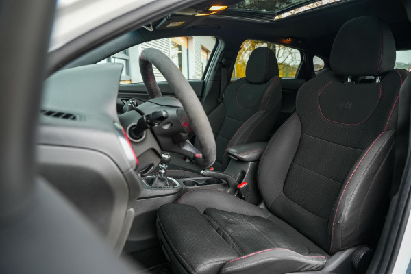 Hyundai i30 Fastback 2.0 T-GDI N1 Panodak Pops And Bangs Navigatie Camera Stoelverw. Alcantara Keyless Stoel Stuurverw.